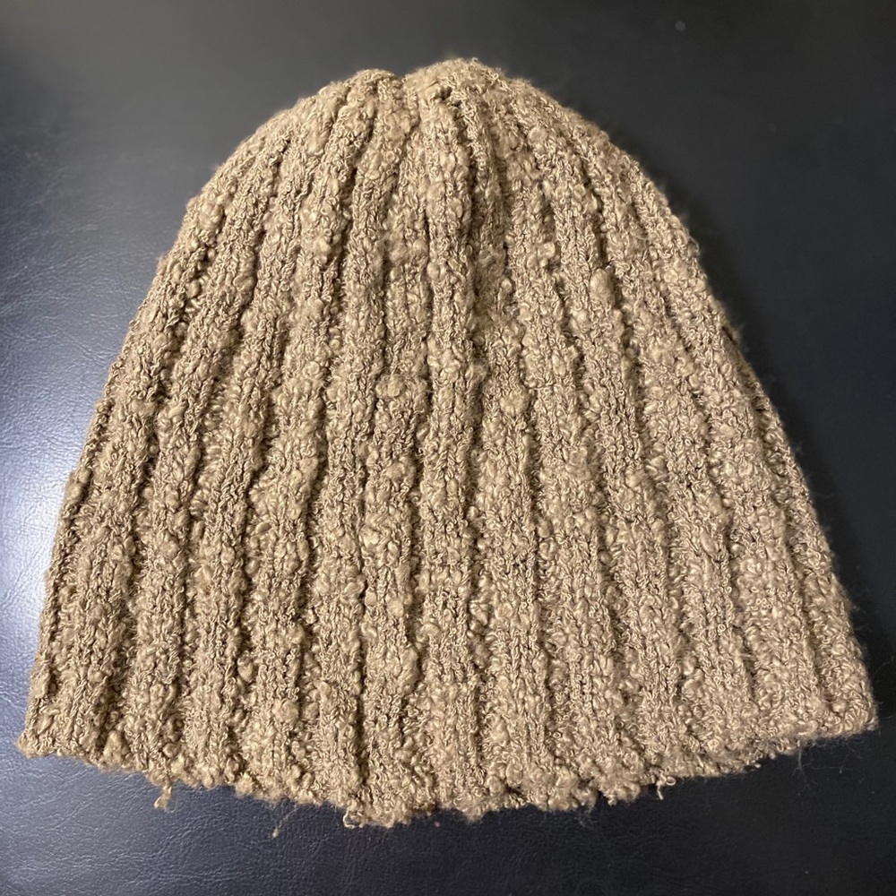 🍎 3/$6 or $4 each 🍎 Taupe, knotty yarn beanie